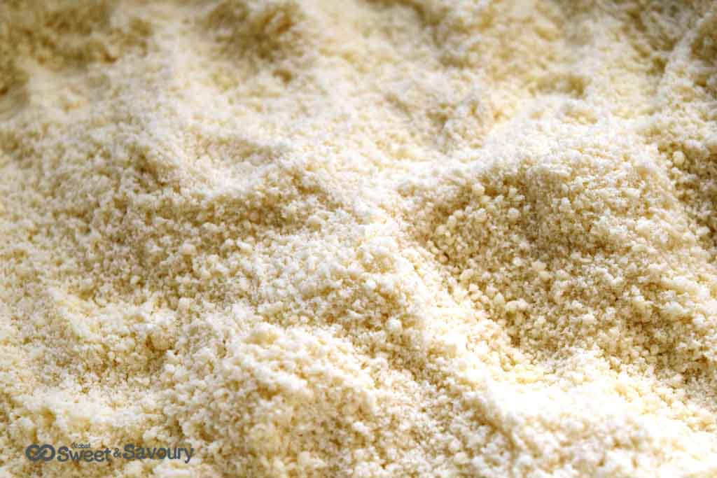 lemon bars shortbread crust cornmeal